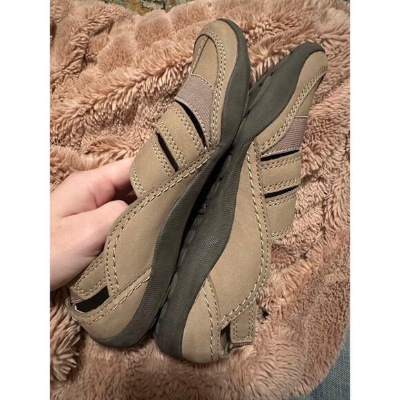 Clarks Haley Stork Slip On Shoes Women 6 Neutral Hobbit Comfort Walking Stretch - Picture 7 of 7